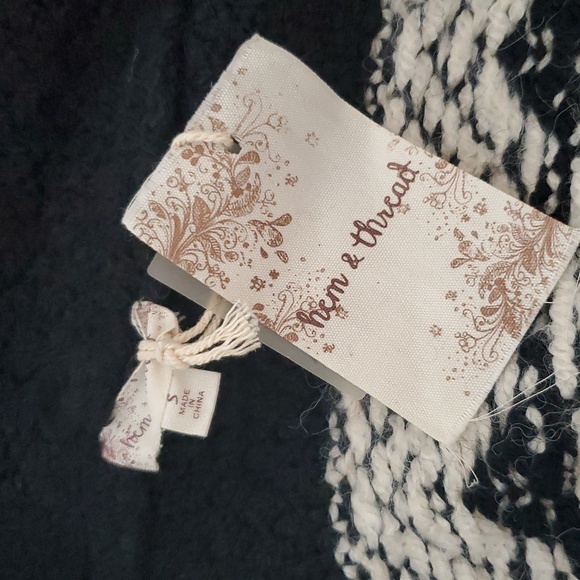 Hem & Thread women’s Black& Cream Geometric heavy open sweater Size S NWTS - Picture 8 of 10